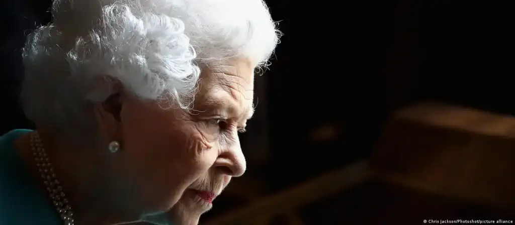 El rey Carlos III rindió homenaje a su "querida mamá", la fallecida reina Isabel II