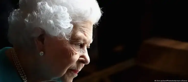 El rey Carlos III rindió homenaje a su "querida mamá", la fallecida reina Isabel II