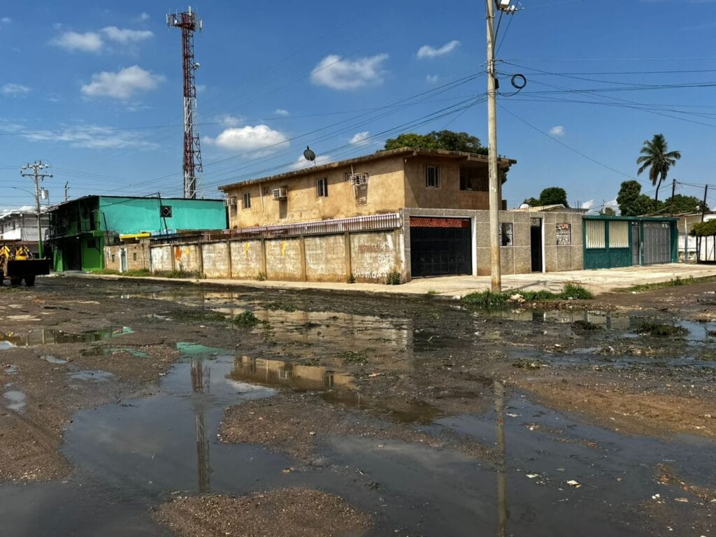 ¡Primera fase en la calle Ñ-O! Alcaldía de Maracaibo inició despeje en sector Norte Independencia en la parroquia Coquivacoa