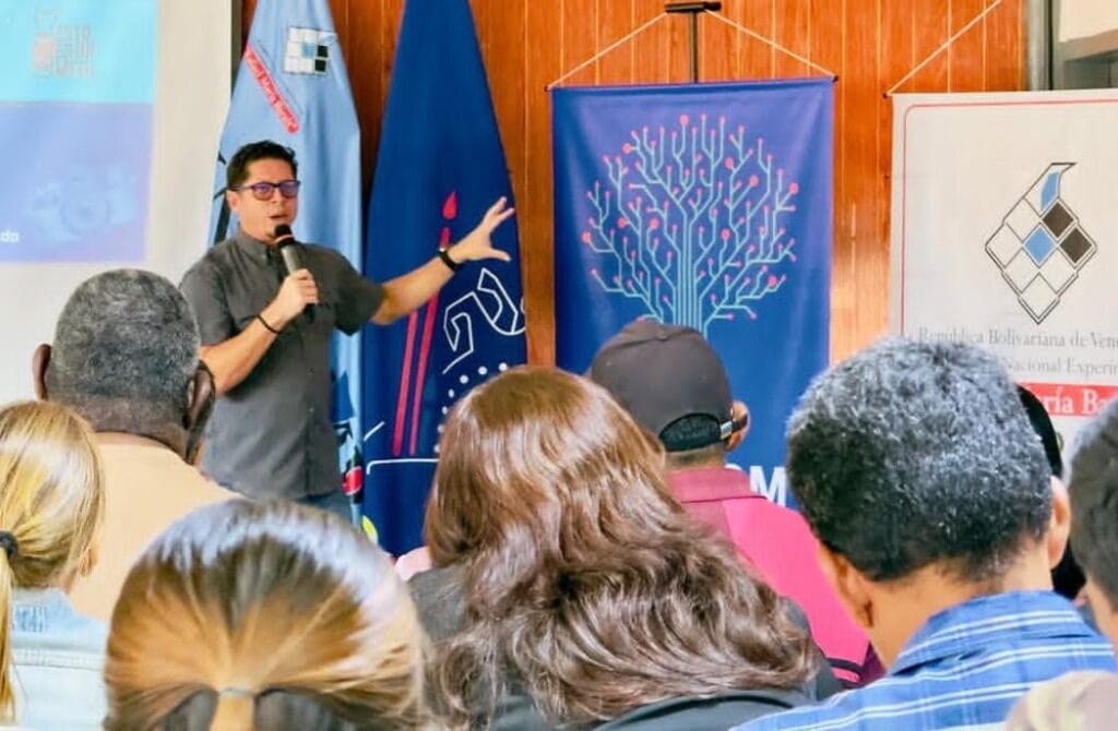 ¡Inscripciones abiertas en LAUICOM! Alcaldía apoya la formación para el Diplomado de Comunicación Política