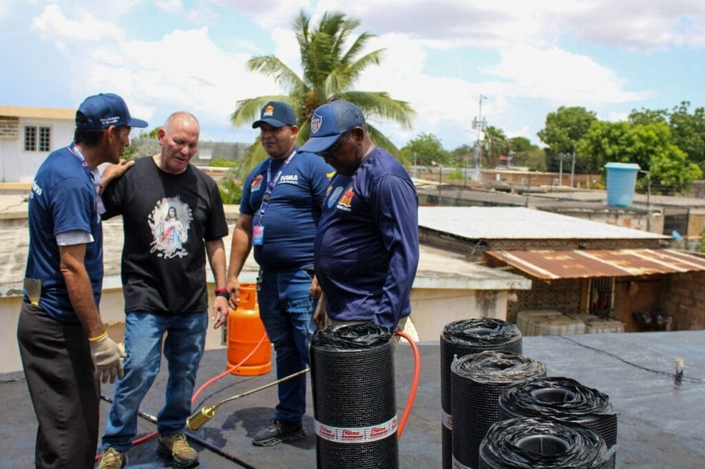 ¡Abordaje integral! Alcaldía Bolivariana de Maracaibo inició el Plan Techo Comunal desde La Chamarreta
