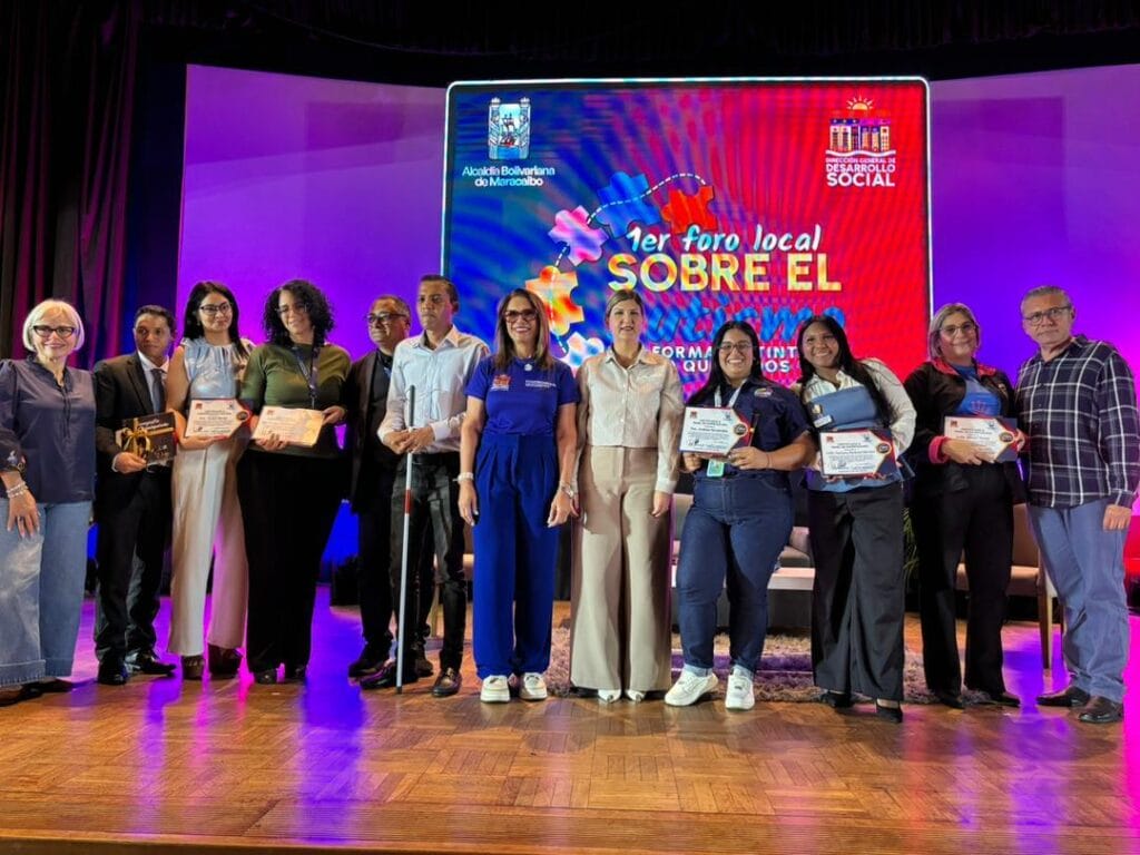 Primera dama Roselyn López de Caldera acompaña políticas de inclusión en foro sobre autismo en Maracaibo