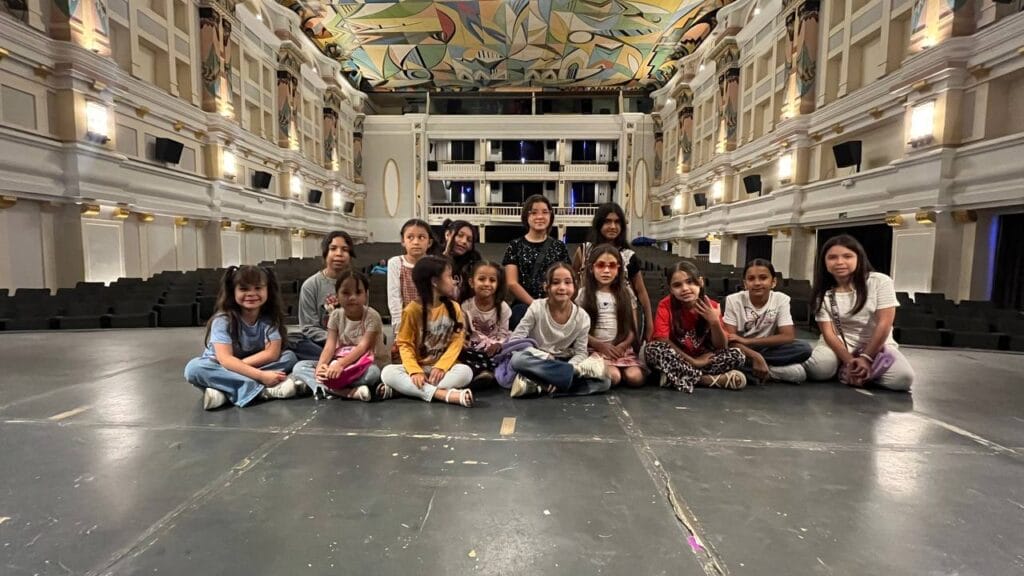 FUNDANIS llevó a 44 niños y niñas a conocer el Teatro Baralt