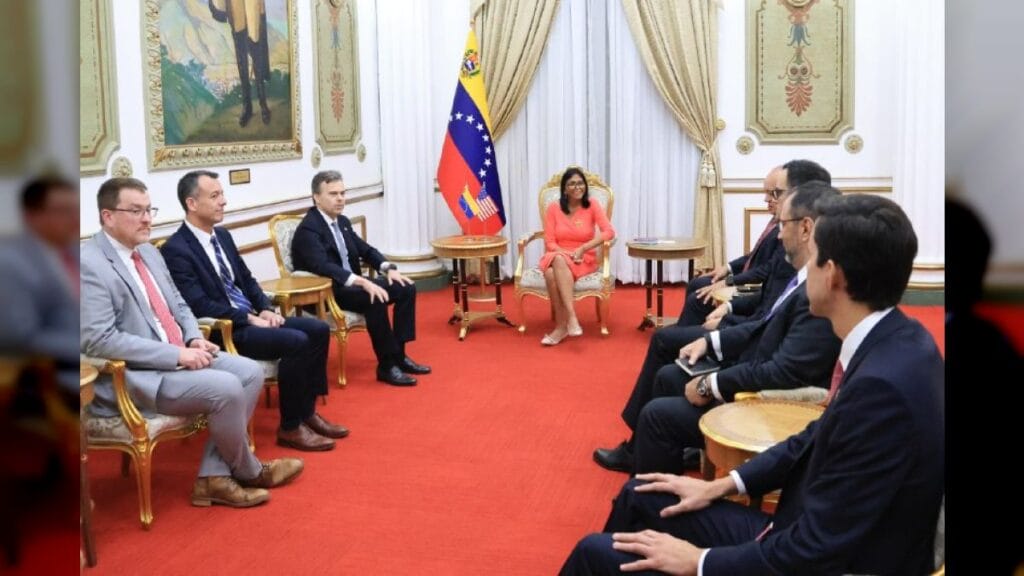 Delcy Rodríguez recibió a Jhon Barrett, nuevo Encargado de Negocios de EEUU