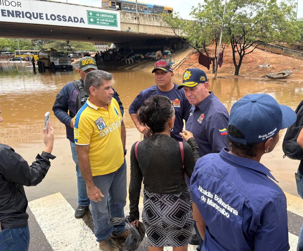 Alcalde Giancarlo Di Martino atiende afectaciones por la lluvia caída en Maracaibo