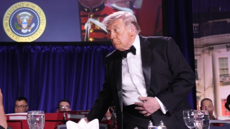 Trump evacuado ileso de la cena de corresponsales de la Casa Blanca tras un tiroteo