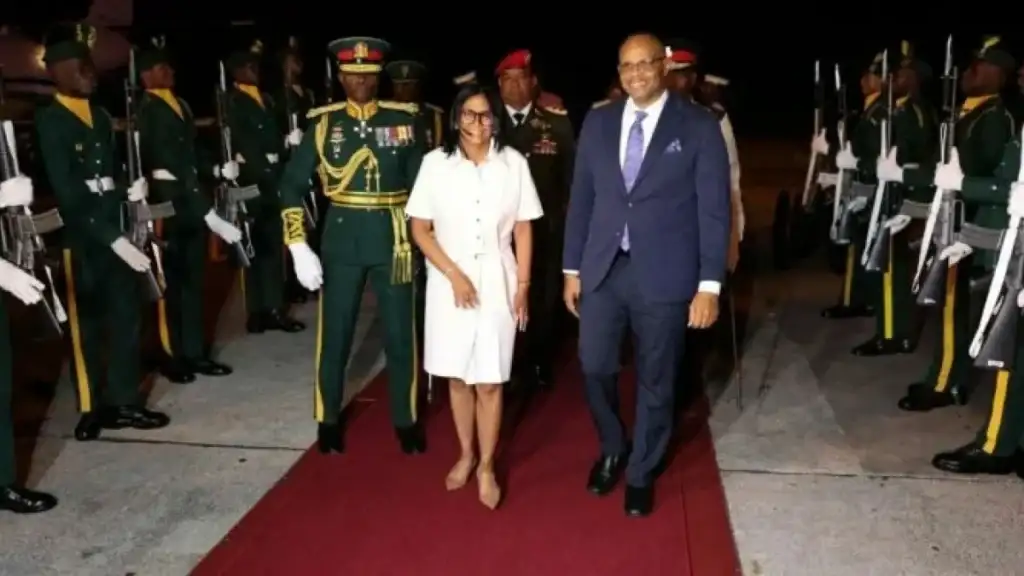 Delcy Rodríguez llega a Barbados en visita oficial