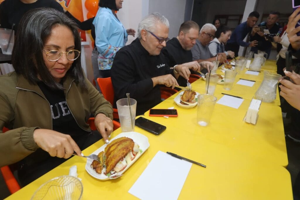 Inició la ruta gastronómica en busca del mejor patacón de Maracaibo