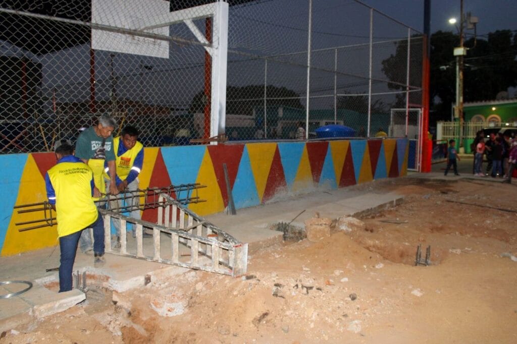 ¡Alcaldía y Maracaibo Juntos todo es Posible! Rehabilitan cancha y construyen parque infantil en Buena Vista