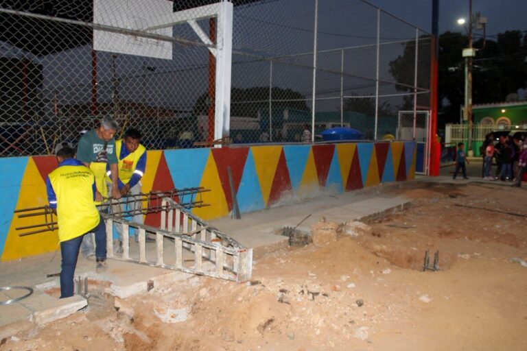 ¡Alcaldía y Maracaibo Juntos todo es Posible! Rehabilitan cancha y construyen parque infantil en Buena Vista