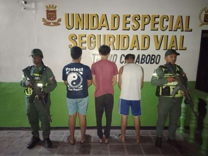 Detuvieron a tres menores «tira piedras»