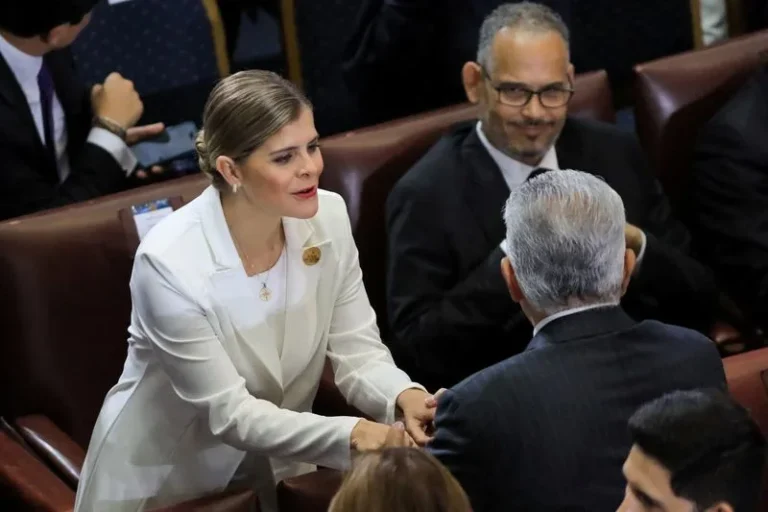 Laura Fernández asume la Presidencia de Costa Rica 