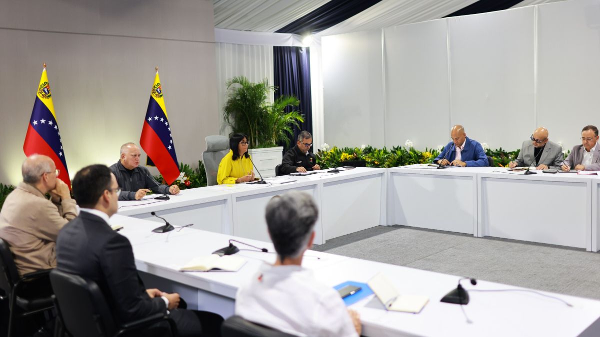 Delcy Rodríguez evaluó con los gobernadores operatividad del SEN en todo el país