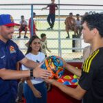 ¡Donaron kits deportivos! Alcaldía de Maracaibo entregó impecable la cancha Fernando García