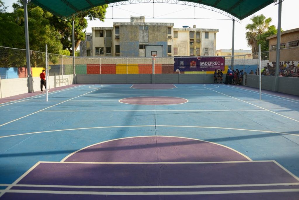 Alcaldía de Maracaibo entrega rehabilitada la cancha de usos múltiples “Ayacucho”