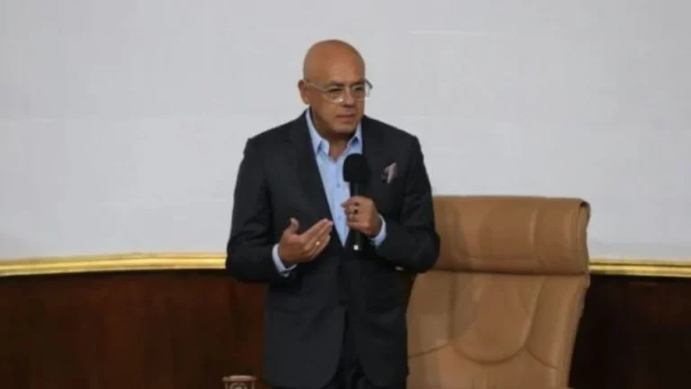 Jorge Rodríguez: Quien traicione confianza del Pueblo debe ser encausado ante la justicia