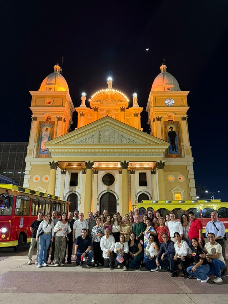 ¡Tranvía de Maracaibo impulsando el turismo! Participantes del XIII Congreso de la Facultad de Medicina “Dr. Domingo Bracho Díaz” recorrieron ruta patrimonial