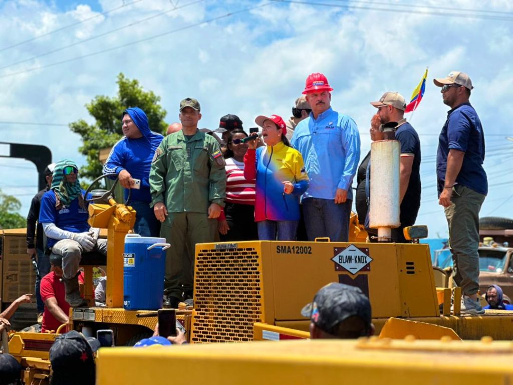 Gobernador Caldera encabeza jornada de asfaltado, servicios públicos y salud en Valmore Rodríguez