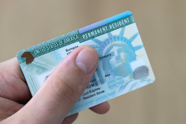 Trump endurece la vía legal: los visados temporales deberán tramitar la 'green card' fuera de EEUU