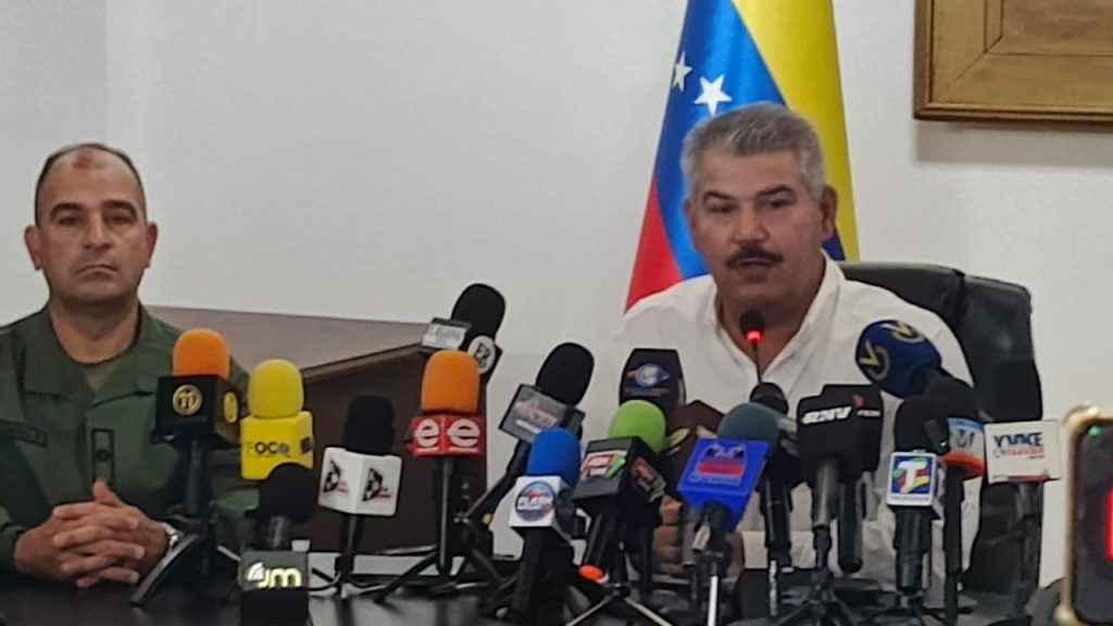 Gobernador Luis Caldera pide confianza a la población tras asegurar el suministro de combustible