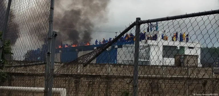 ¡Denuncian torturas! Motín en cárcel de Barinas