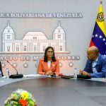 Delcy Rodríguez anuncia consulta pública para simplificar trámites burocráticos