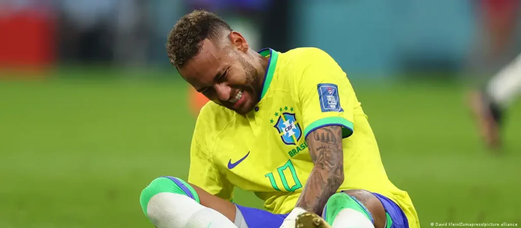 Lesión de Neymar mantiene en alerta a Brasil antes del Mundial