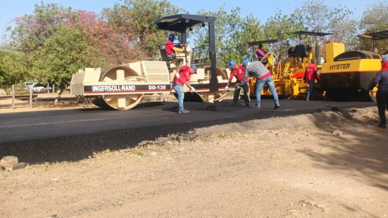 Gobernación del Zulia ejecuta en Mara plan de asfaltado en sectores La Tigra y La Comparsita