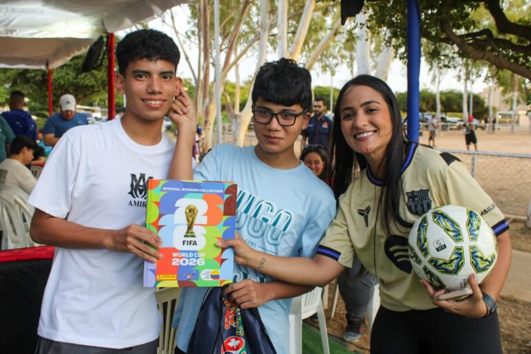 ¡Maracaibo vive la fiebre mundialista! Tercer gran intercambio de barajitas del Mundial 2026 en la Plaza Canta Claro