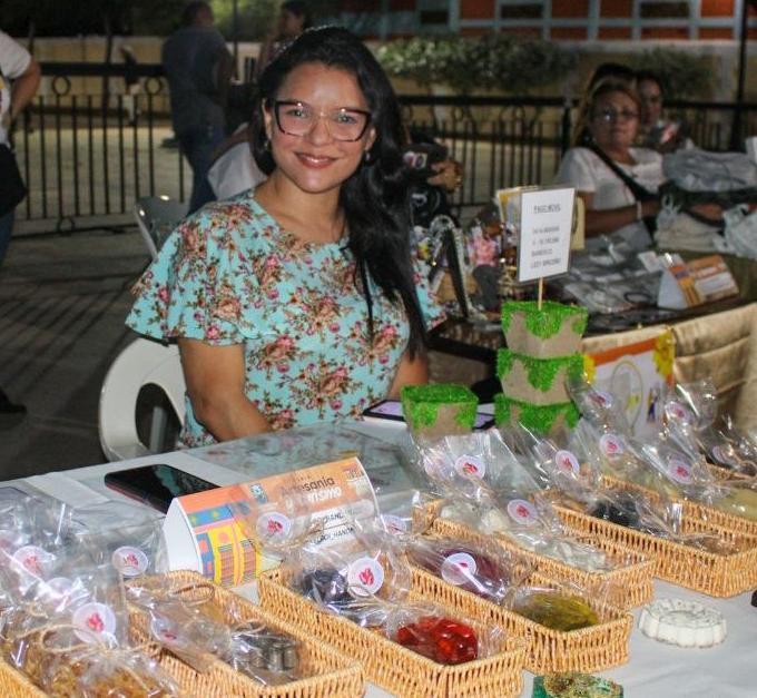 ¡En Plaza de La República! Más de 60 emprendedores participan en la Retreta