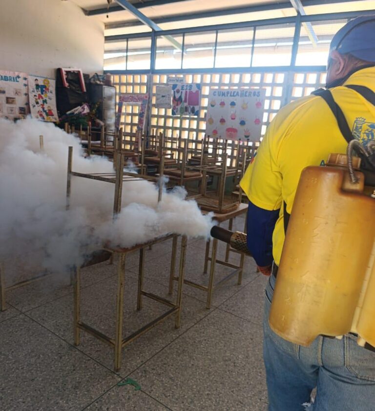 ¡Atendidas 3 parroquias! Jornada de fumigación de la Alcaldía de Maracaibo llega a 7 escuelas