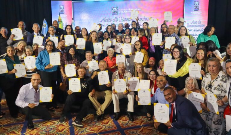 ‎Alcaldía Bolivariana de Maracaibo homenajeó a más de 100 trabajadores por años de servicio
