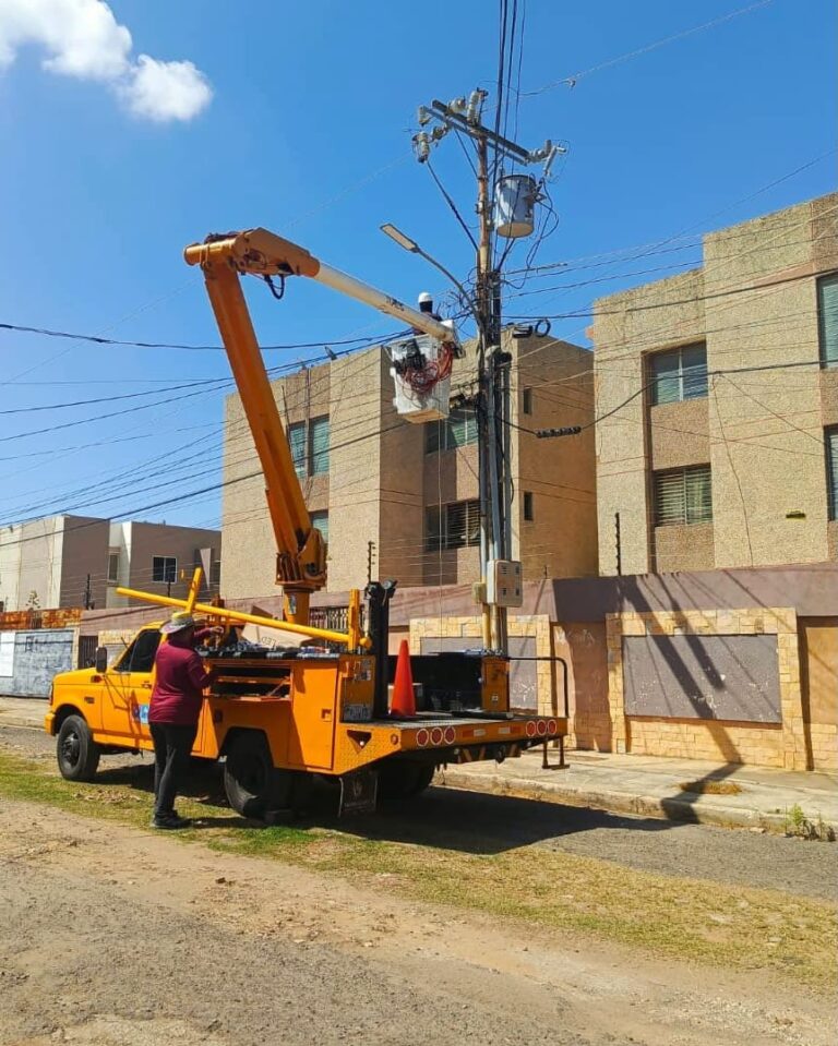 Plan de Iluminación de la Gobernación del Zulia rehabilita el alumbrado de la Av. Delicias y otros puntos viales de Maracaibo