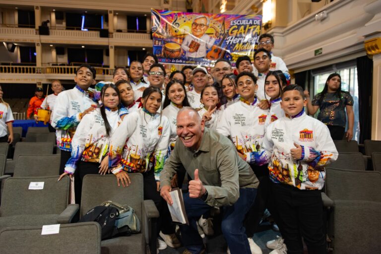 ¡Orden San Sebastián a Gaiteros de Corazón! Alcalde Di Martino: "En el festival infantil-juvenil ganó la gaita"