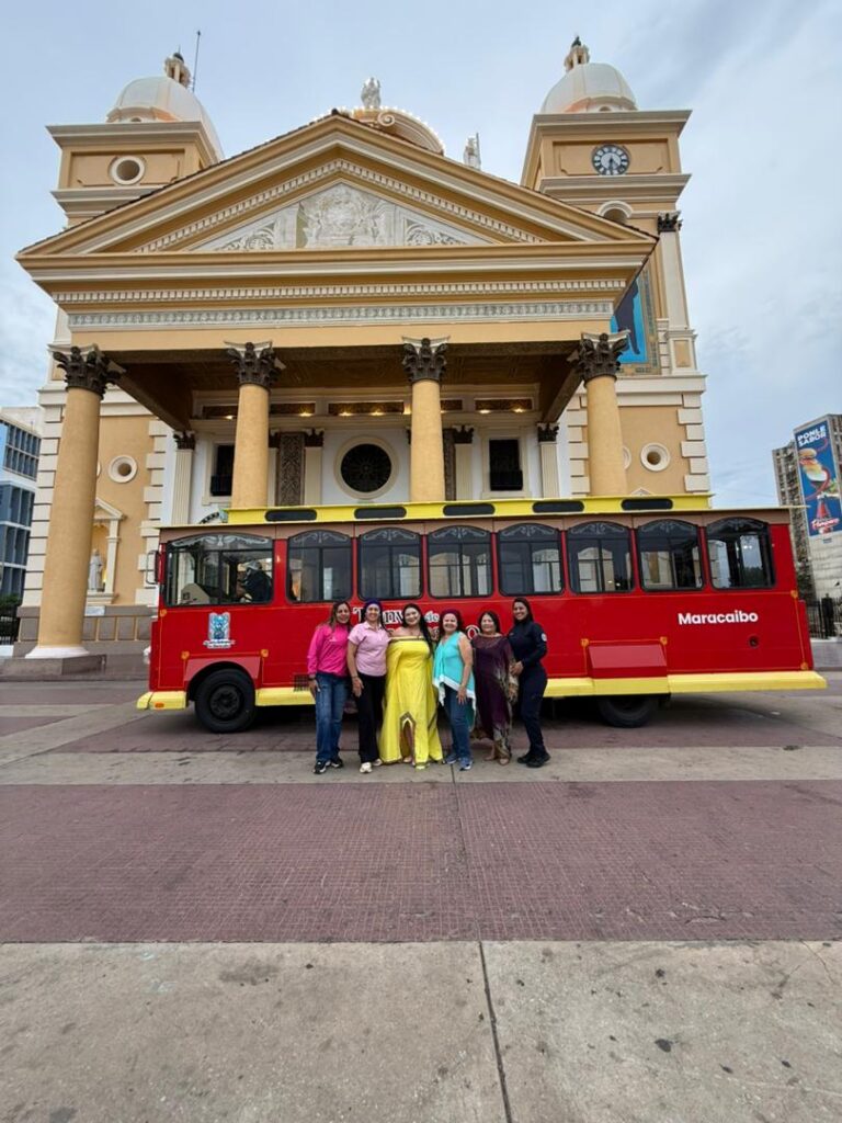 ¡En su visita a Maracaibo! Viceministra de Protección Social de las Mujeres disfrutó de la Ruta Patrimonial del Tranvía