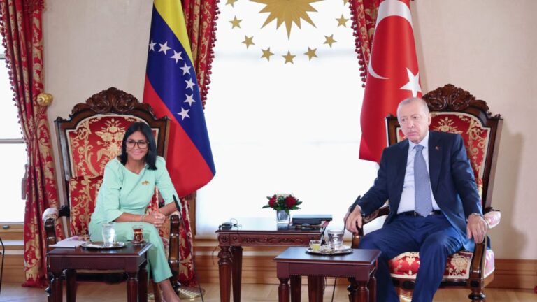 Delcy Rodríguez se reunió con el presidente de Turquía