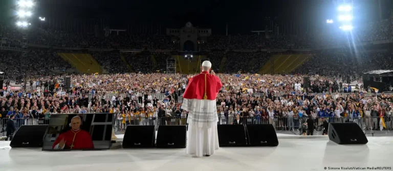Papa León XIV reúne 40.000 personas en la vigilia de Barcelona