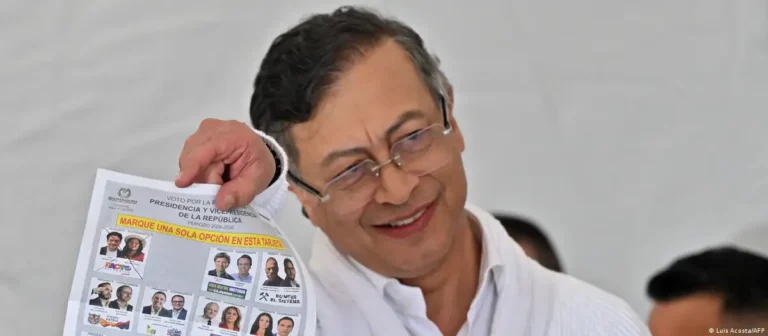 Ordenan “suspensión provisional” de Gustavo Petro