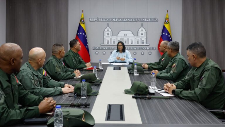 ¡Plan de 100 Días para la Operatividad Integral! Delcy Rodríguez encabeza reunión estratégica con el Alto Mando Militar