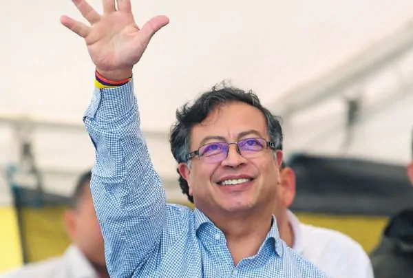 Fracasa inusual intento de suspender a Gustavo Petro a días de las elecciones