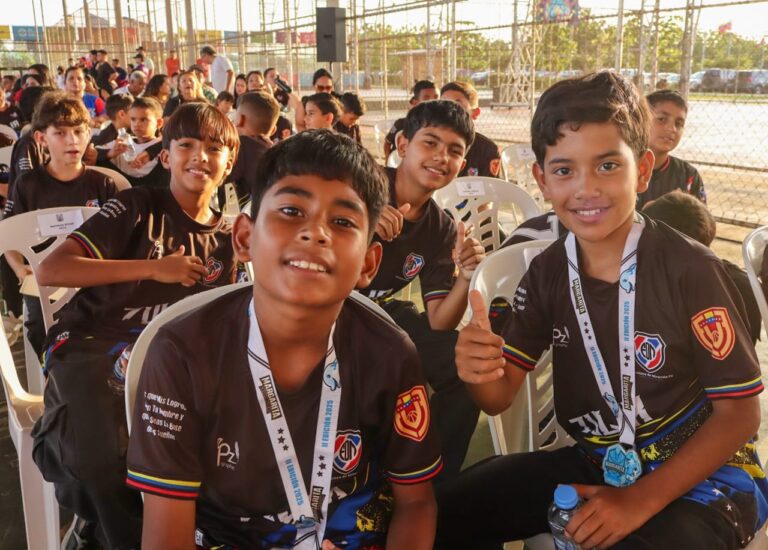 ¡Testimonios que estimulan! Padres y jóvenes talentos en robótica y fútbol protagonizan triunfos de alto nivel
