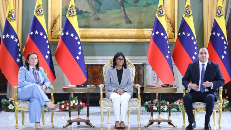 Venezuela firmó licencia con la empresa Shell para operar el Campo gasífero Loran