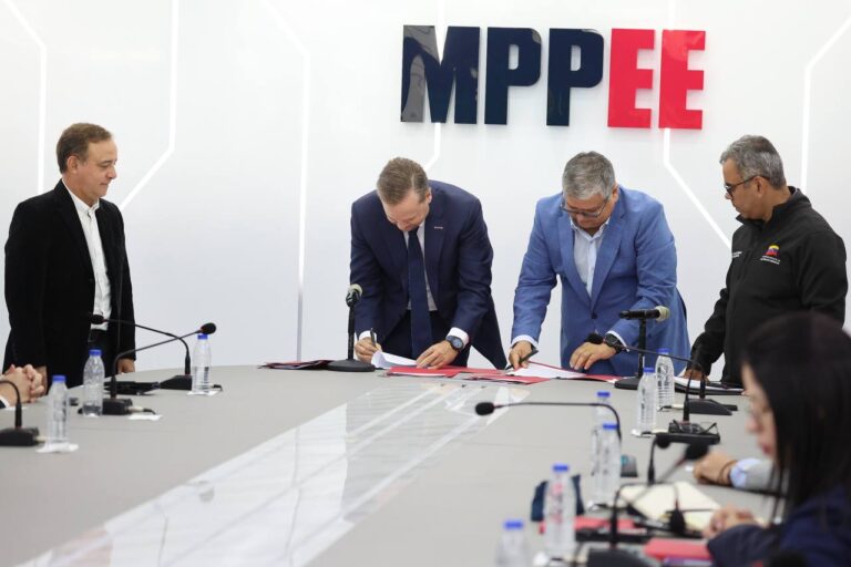 Venezuela suscribe acuerdo con IMPSA para culminar Central Hidroeléctrica Tocoma