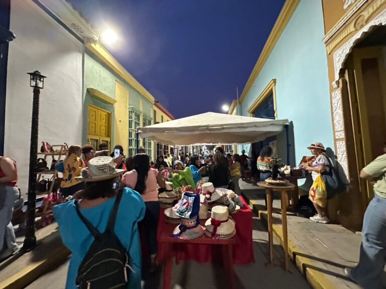 Color, identidad y tradición se unieron en la Expoferia Artesanal de la Alcaldía de Maracaibo