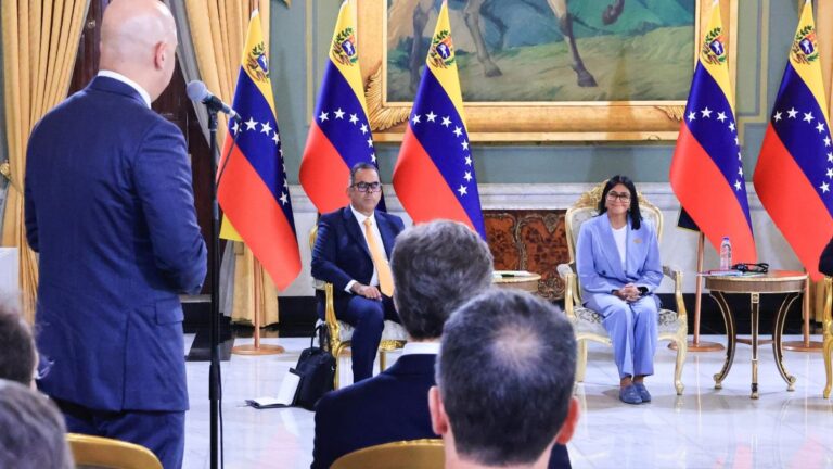 Venezuela firma acuerdo para recuperar sistema eléctrico