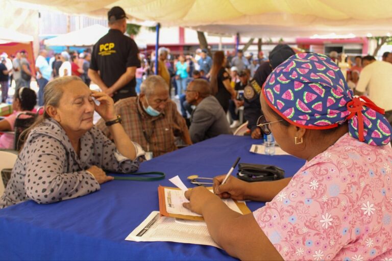 Atienden a Jubilados y pensionados de la Alcaldía de Maracaibo con jornada integral
