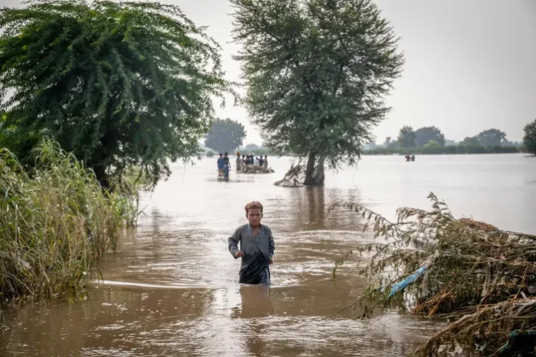 UNICEF: Casi la mitad de los niños y niñas del mundo están expuestos a un mínimo de tres peligros climáticos combinados