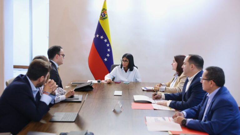 Delcy Rodríguez se reunió con el Gabinete Económico