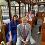 ¡Invitados de lujo! Embajador de Italia Giovanni Umberto de Vito disfrutó de un paseo en tranvía