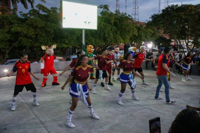 Alcaldía de Maracaibo llevó fiesta mundialista a la Plaza Yepes